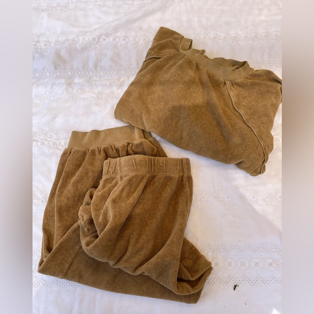 Suzi Kondi Women's Tan Leisure Set